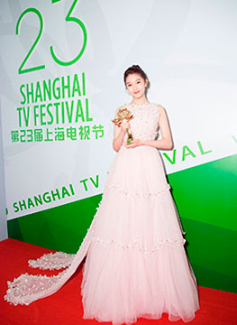 Guan Xiaotong thumb june 2017